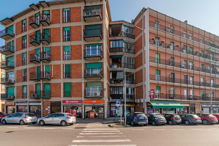 CITY CENTER - LUIGI&CAROLINA APARTMENTS - by Host4U, Pavia