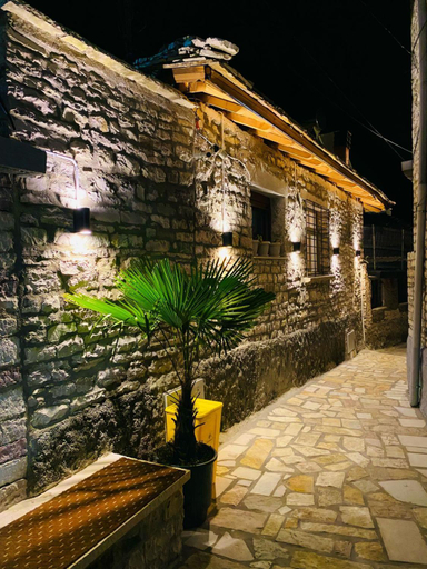 Others 4, Mani Guest House, Gjirokastrës