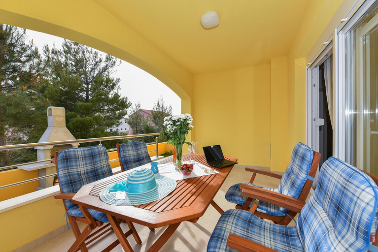 Others 2, Apartments Ana Vrsi, Nin
