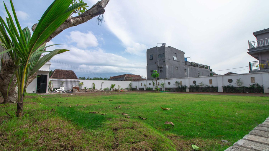 Exterior & Views 1, Villa Twin with Private Pool by Masterpiece VIlla, Malang