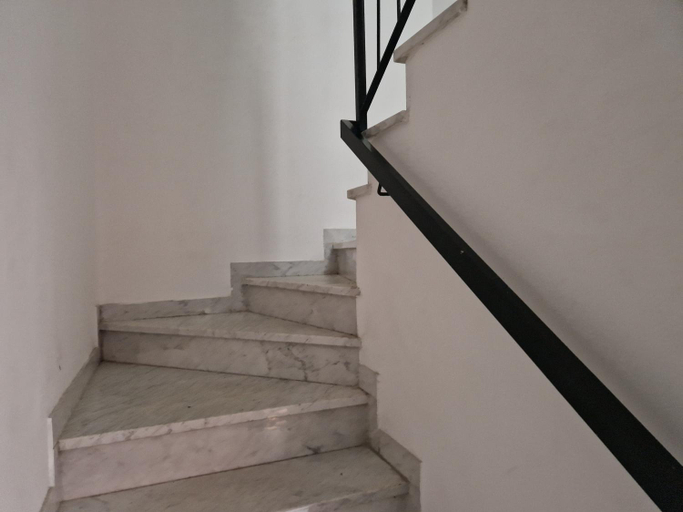 Others 4, Vico 2 monolocale, Savona