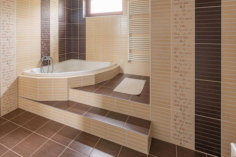 Bathroom 5, Lang Vendeghaz, Siklósi