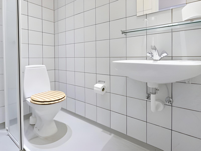 Bathroom 2, Hotel Højslev Kro, Skive