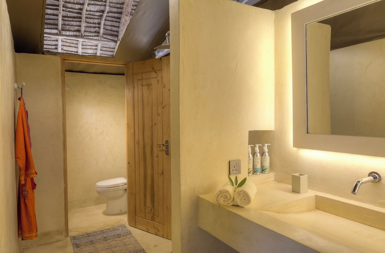 Bathroom 4, Kudu Safari Camp, Magarini