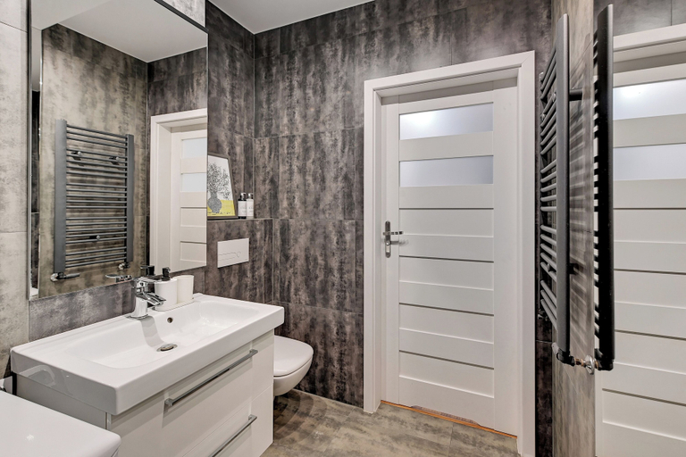 Bathroom 4, Aura - Riverside & Parking by Downtown Apartments, Gdańsk City