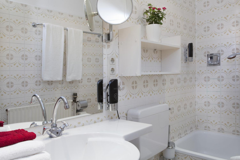 Bathroom 4, Gastehaus Kaiserhof Lubeck, Lübeck