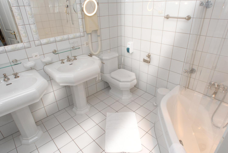 Bathroom 2, Hotel Gasthof Lowen, Werdenberg