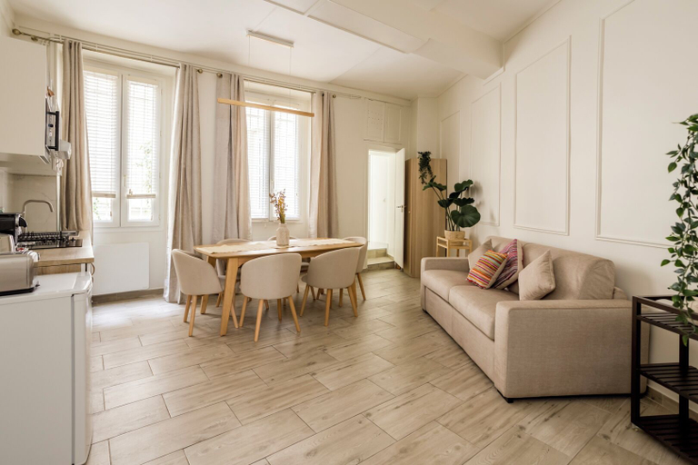Others 4, Reva Suites, Paris