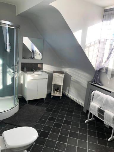 Others 3, No 6 B&B, Mayenne
