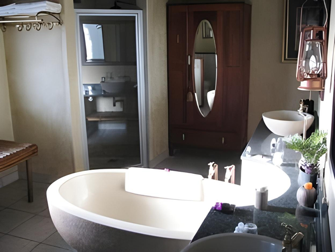 Bathroom 4, Mologa River Lodge, Waterberg