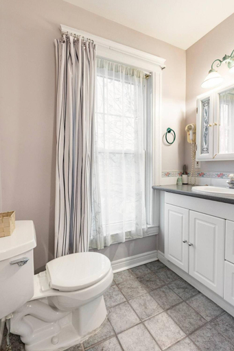 Bathroom 10