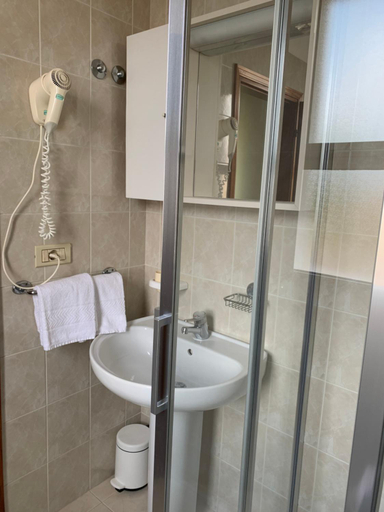 Bathroom 3, Hotel Al Capitano, Venezia
