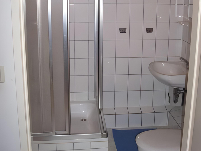 Bathroom 2, Zimmervermietung Hartl, Pinneberg
