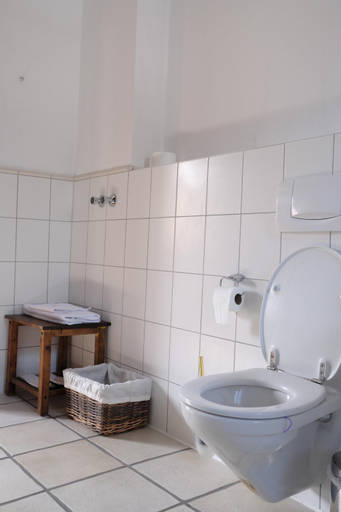 Bathroom 14