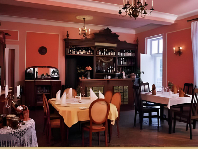Others 3, Restauracja - Hotel Palacowa, Żnin