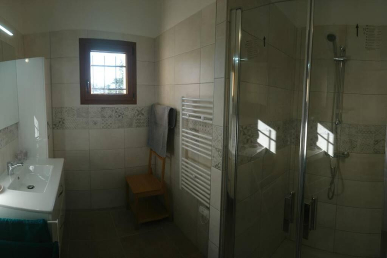 Bathroom, Lou Pitchot Maximenet, Drôme