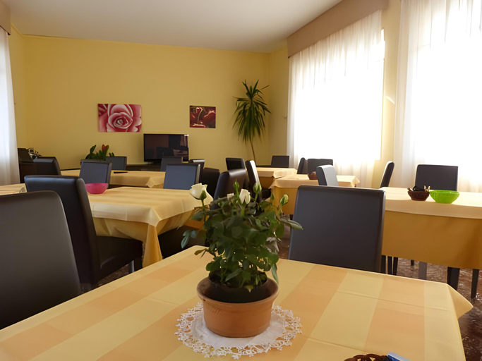 Others 5, Hotel Eden, Modena
