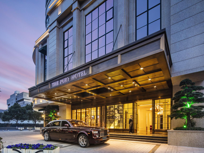 Exterior & Views
