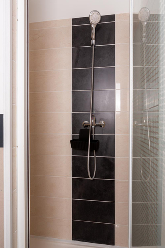 Bathroom 2, L'Aparte, Gironde