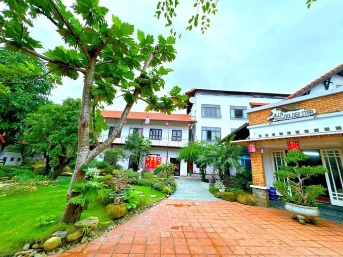 Exterior 9