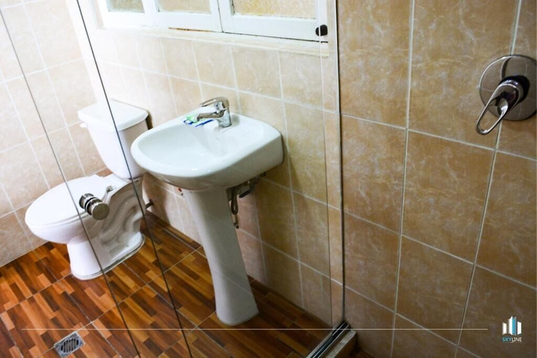Bathroom 3, Skyline, Pedro Domingo Murillo
