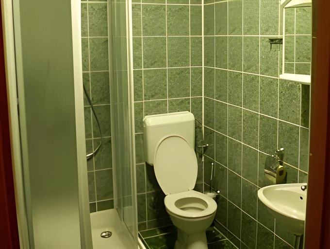 Bathroom 3, Szinbad Hotel, Pécs