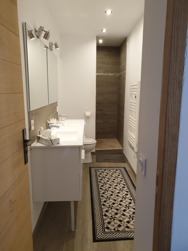 Bathroom 3, La Petite Chapelle, Pyrénées-Orientales
