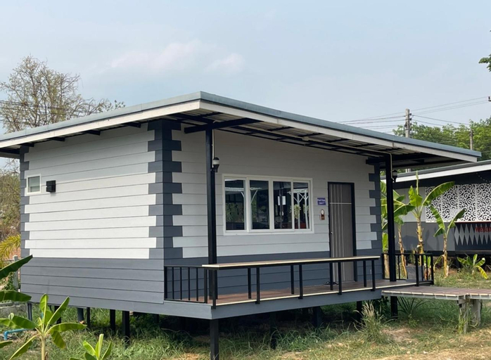Exterior 4