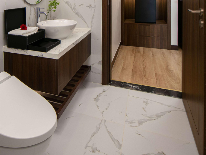 Bathroom 11