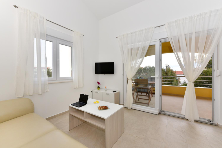 Others 5, Apartments Ana Vrsi, Nin