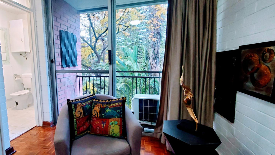 Others 4, Quaint & Tranquil Subiaco 1 Bedroom Apartment, Cambridge