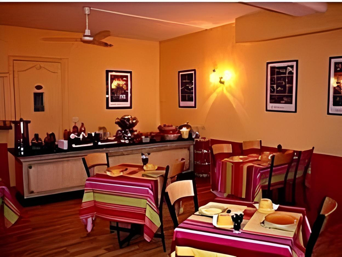 Food & Drinks 5, Logis Hotel Lafayette Rochefort France, Charente-Maritime