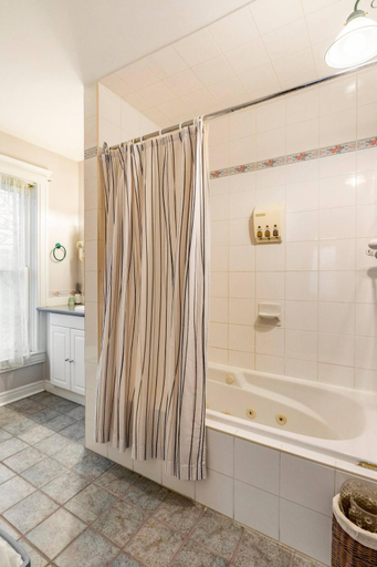 Bathroom 13