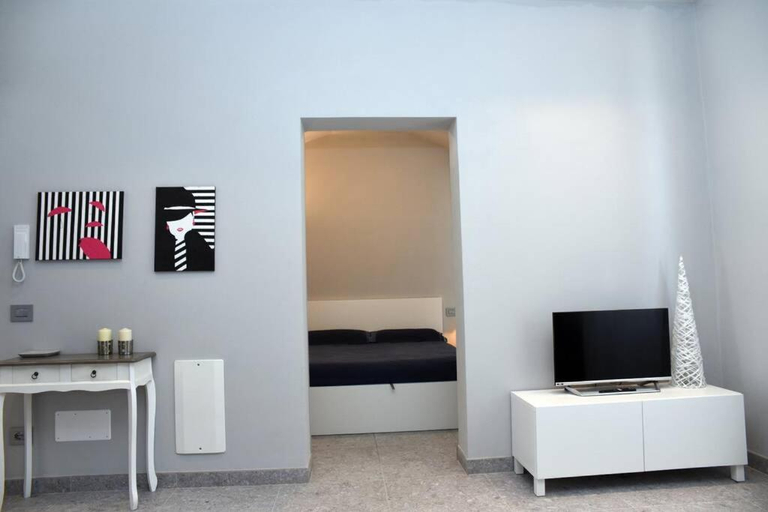 Others 5, Central River Apartment, Asti