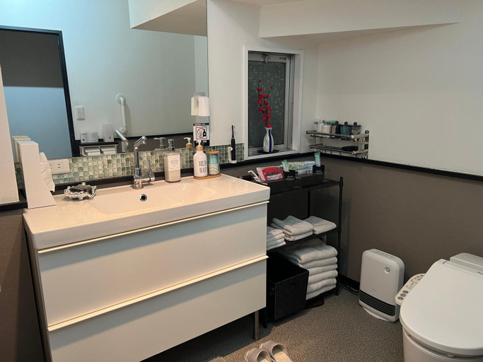 Bathroom 1, Jonni`s Place, Ōtsu