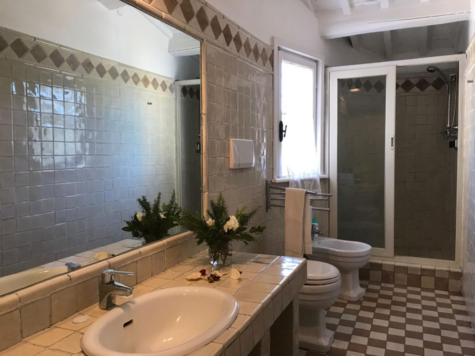 Bathroom 3, Borgo del Gelso, Rome