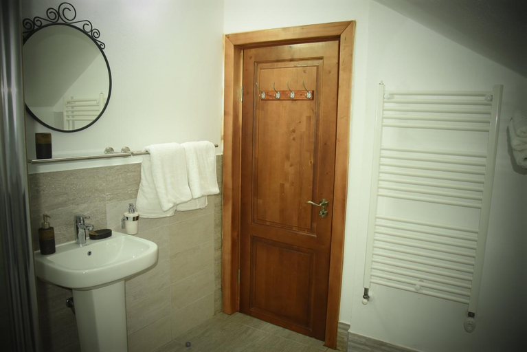 Others 3, Casa Smeilor Horezu, Horezu