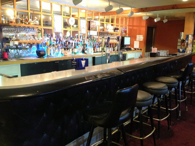 Food & Drinks 4, Cedar Inn, Pembina