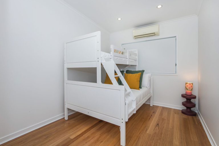 Bedroom 2, Luxe Waterfront Stay -Tallebudgera Creek, Gold Coast