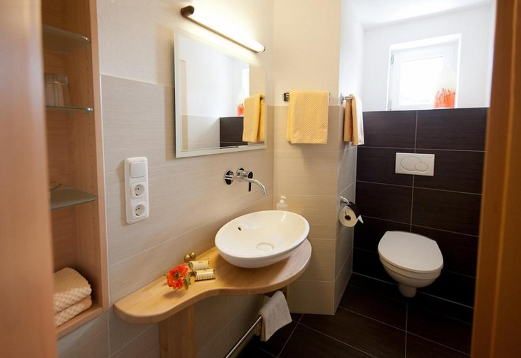 Bathroom 2, Landhotel Gruber, Cham