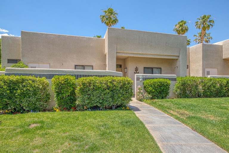 Cathedral City Getaway, Riverside