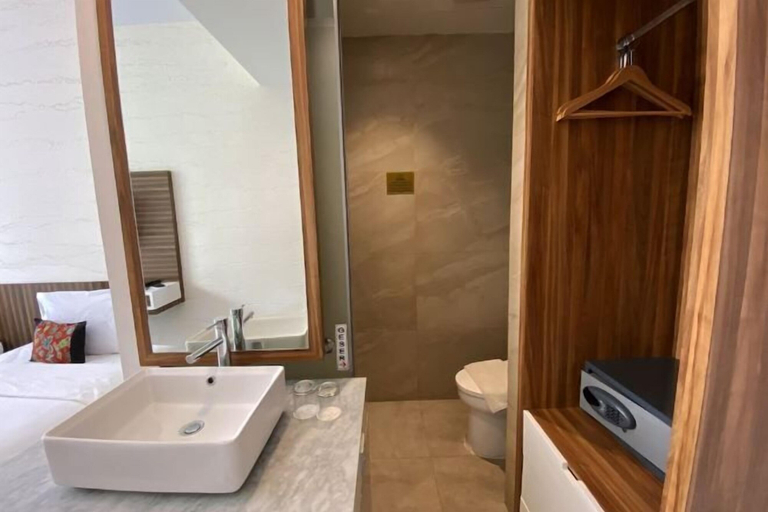 Bathroom 18