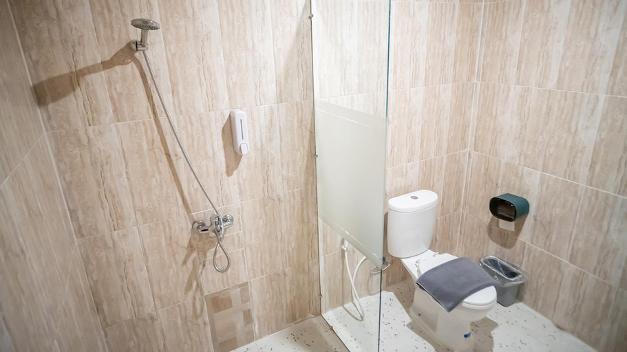 Bathroom 8