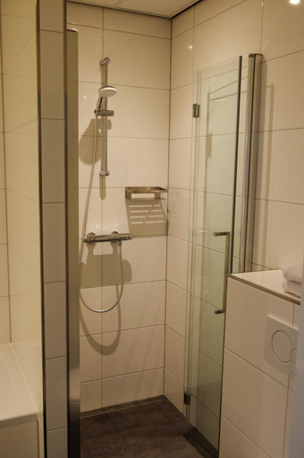 Bathroom 17