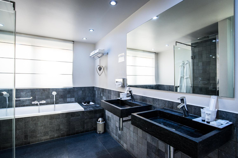 Bathroom 4, Hotel de la Paix, West-Vlaanderen