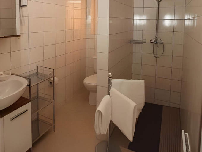 Bathroom 2, DAS Landhaus Klambauer - Apartmenthaus Thermennahe St Martins Therme, Neusiedl am See
