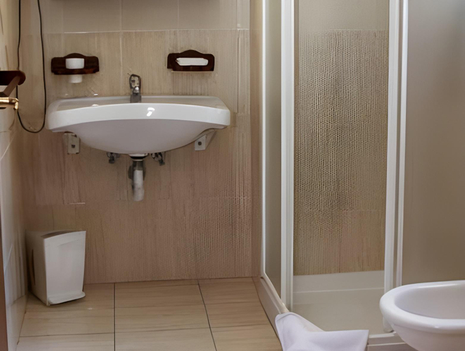 Bathroom 3, Le Giare, Catania