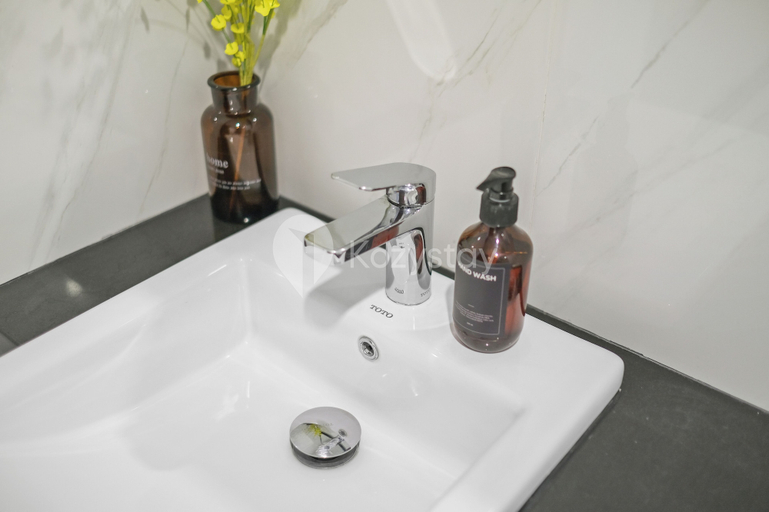 Bathroom, Sereno by Kozystay - Sudirman, South Jakarta