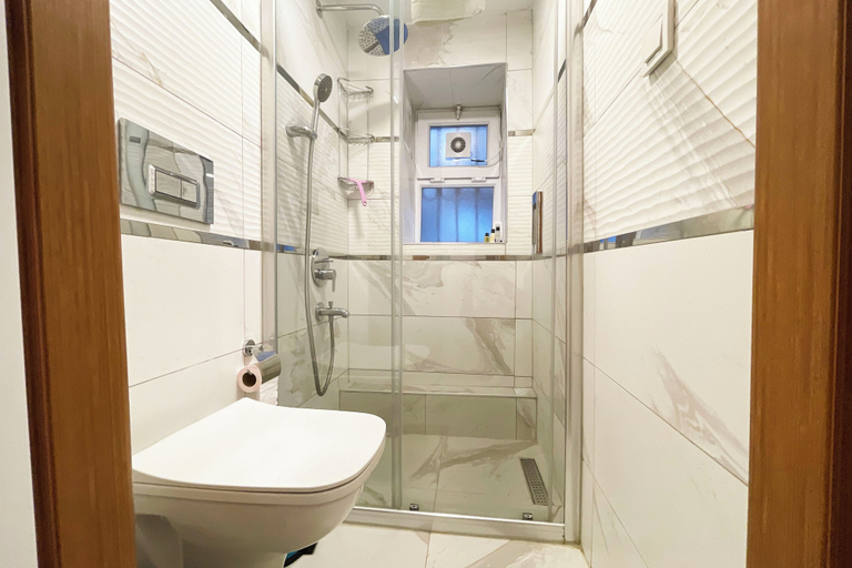 Bathroom 3, Charming studio apt with fast WiFi and AC near Nisantasi and Taksim #101, Şişli