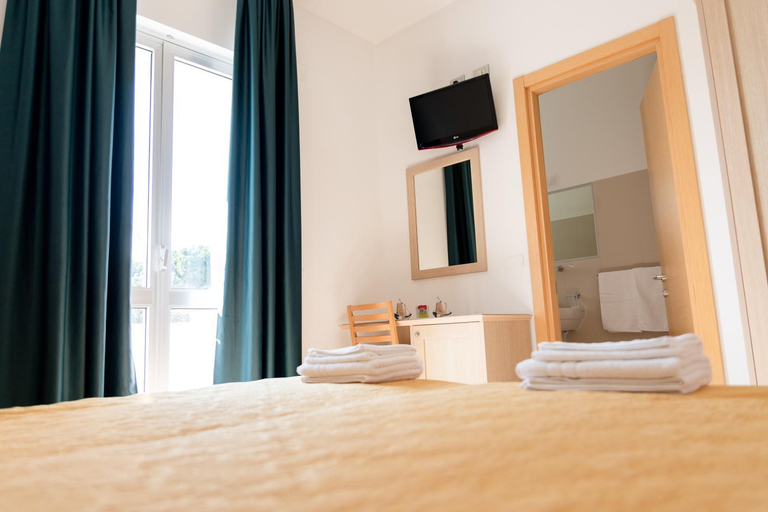 Bedroom 3, Hotel Capitano, Teramo